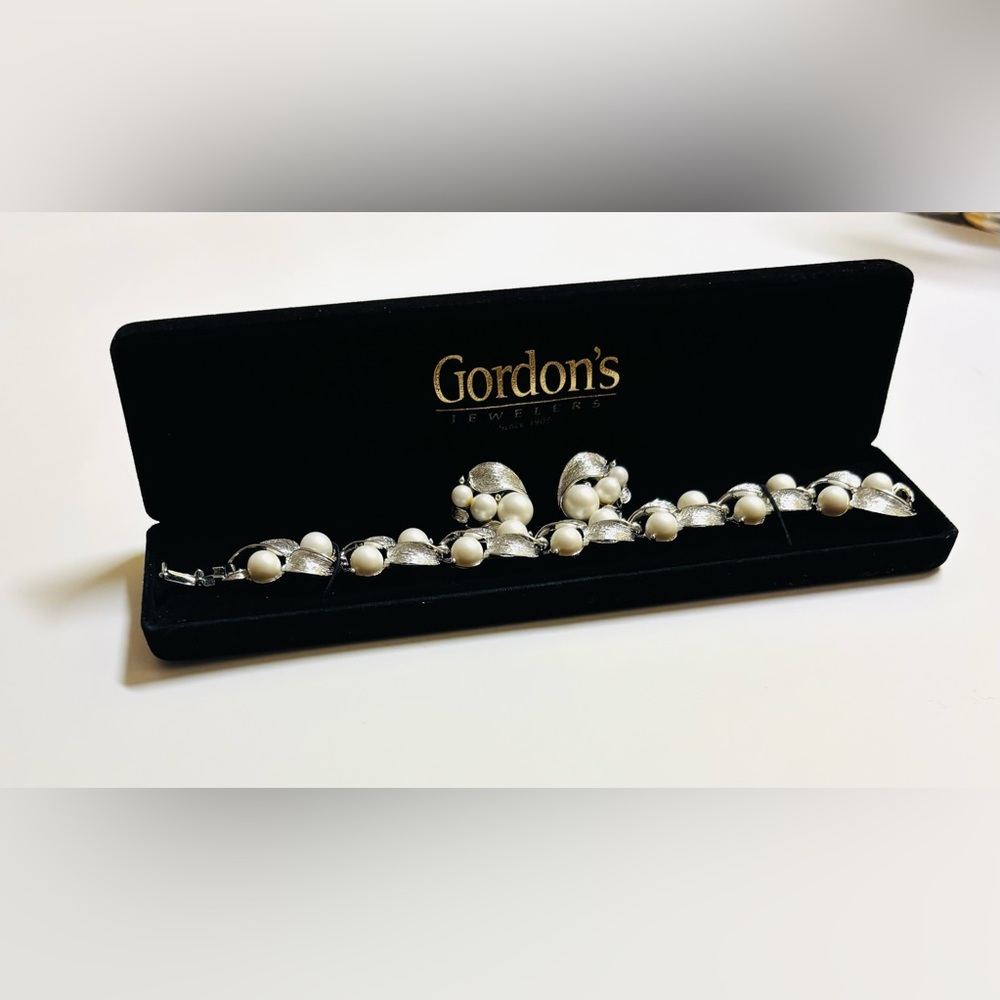 Vintage Lisner Jewelry Bracelet Earrings Set